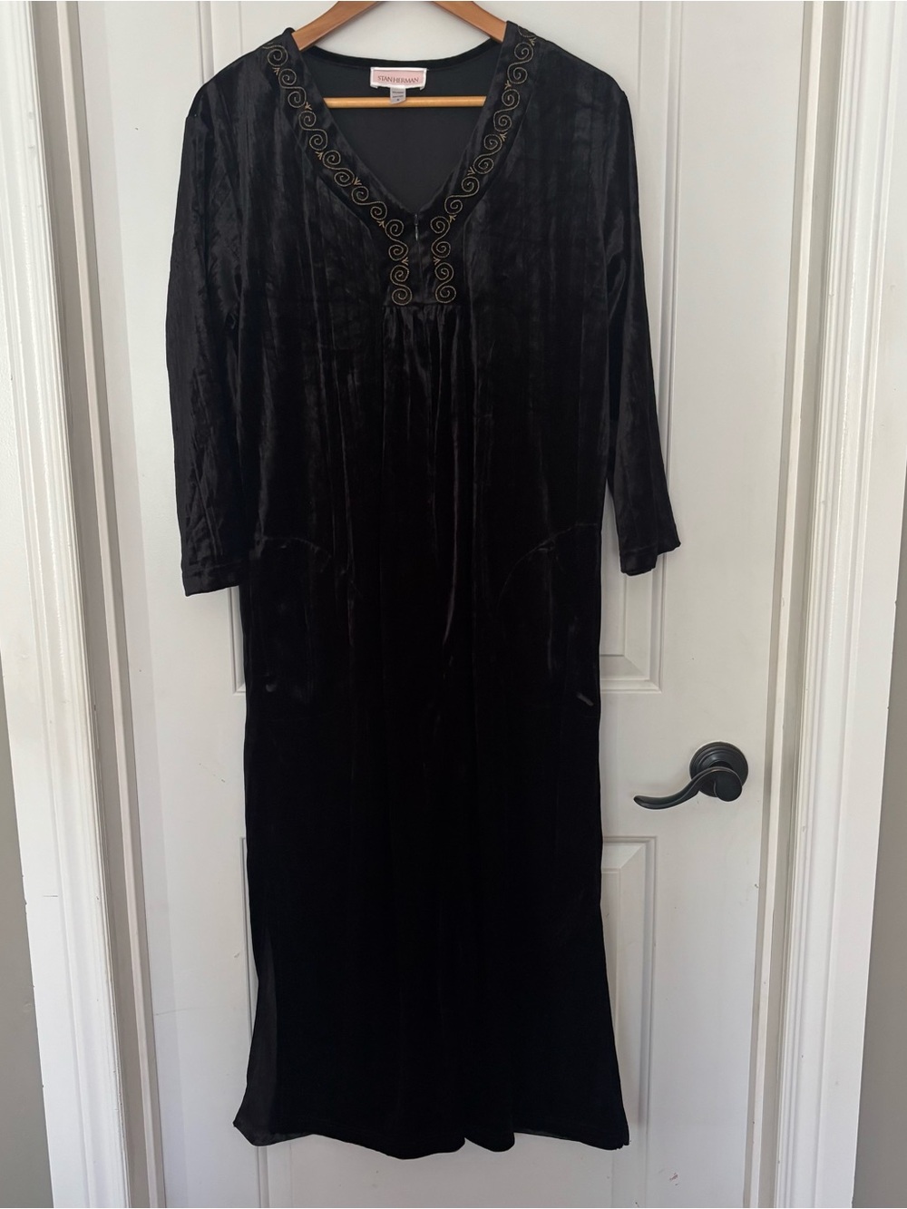 Stan Herman velour house dress robe Small black with gold embroidery